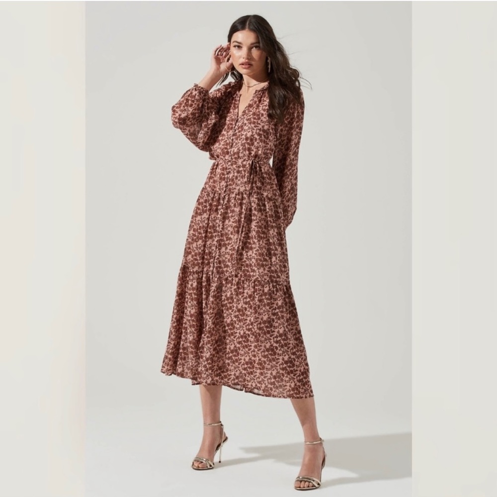 ASTR THE LABEL LONG SLEEVE FLORAL BUTTON FRONT TIERED MIDI DRESS
